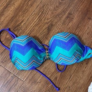 Xhilaration L swim top. Barely used. Padded - non removable.